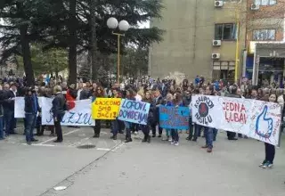 Toutes les villes en majorité bosniaques sont dans le mouvement du parti de Tuzla, contre le chômage et la corruption.