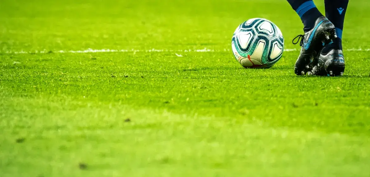 Stade de football avec supporters - illustration match OM-Nantes au Vélodrome