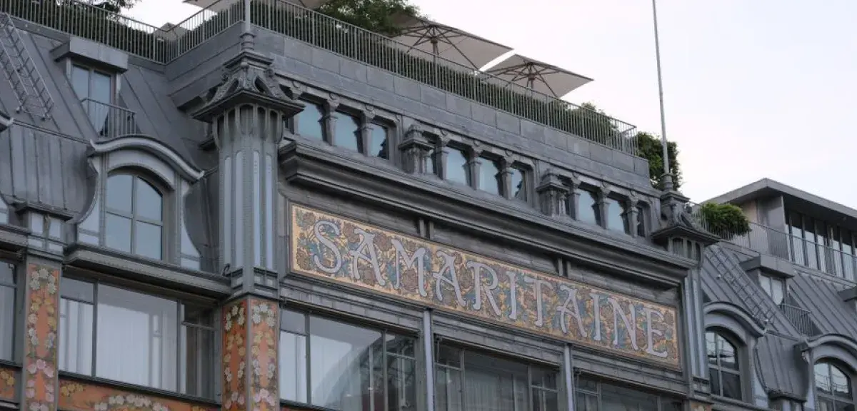 Façade Art déco d'un grand magasin parisien (La Samaritaine, image d'illustration)