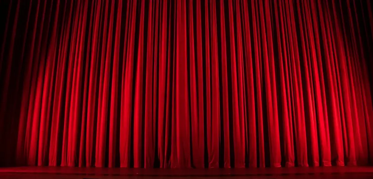 Rideau de théâtre rouge