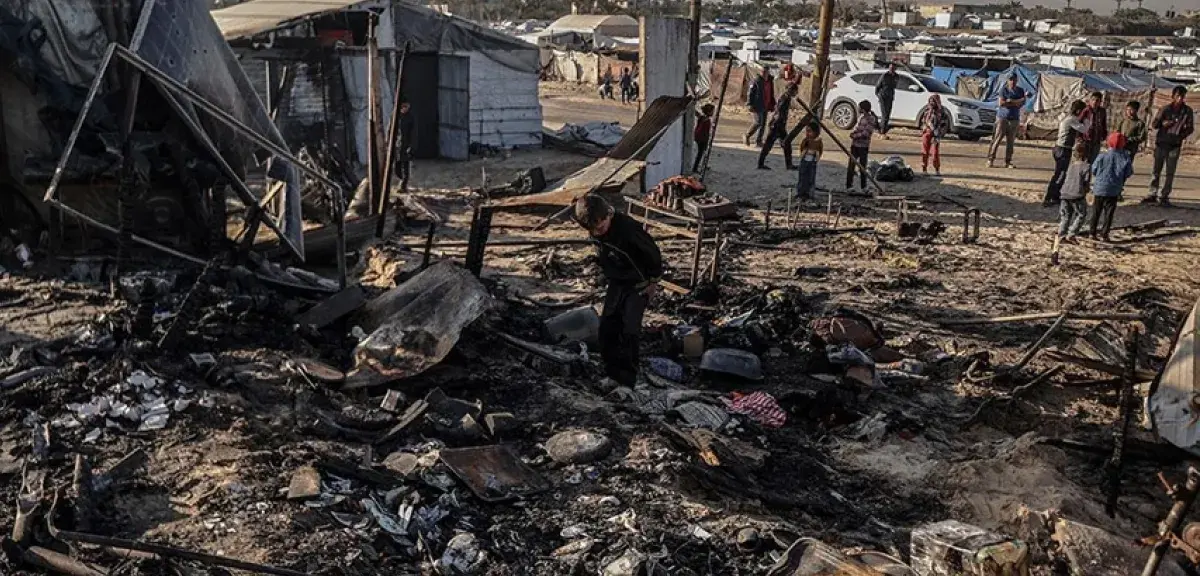Gaza : l’armée israélienne bombarde des tentes qui abritent des réfugiés. Silence complice de la communauté internationale
