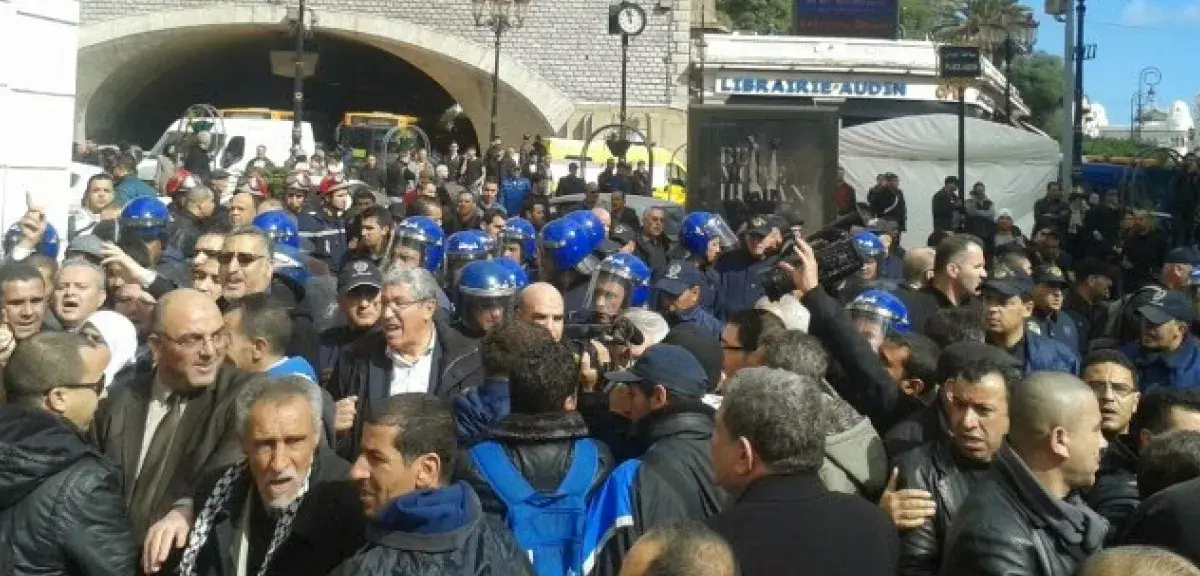 les manifestants bloqués à heuteur de la place Audin... (DR)
