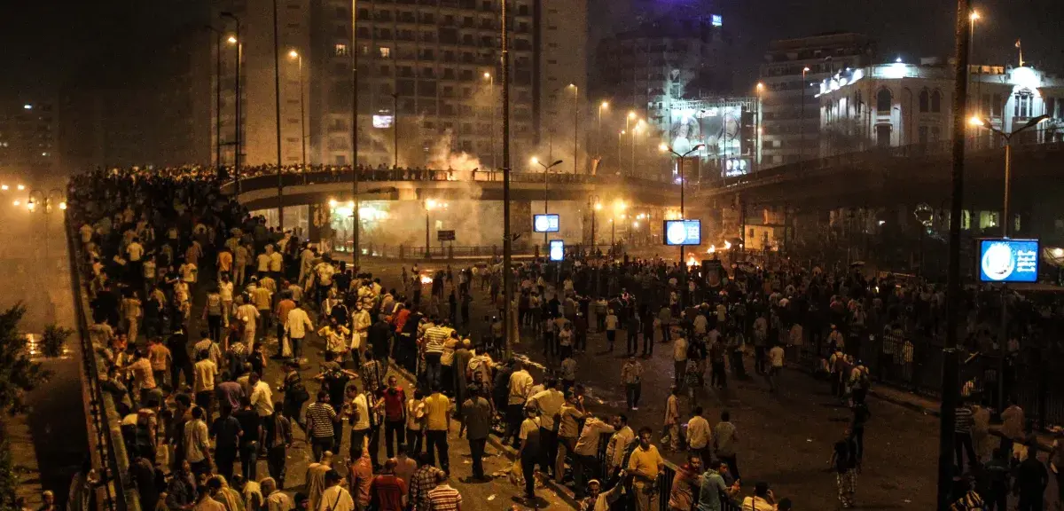les heurts de lundi dans la nuit ont fait 7 morts et 261 blessés... (Xinhua)