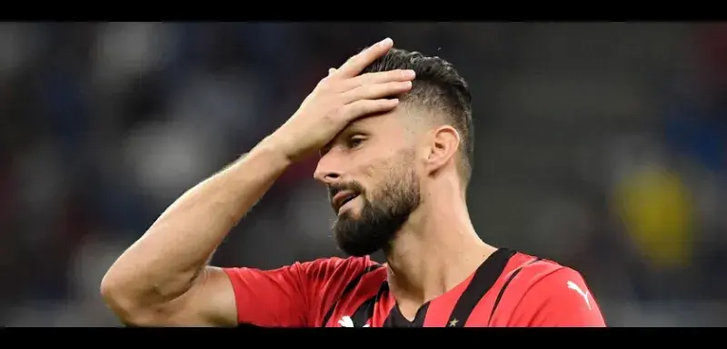 Olivier Giroud avec le maillot du LOSC lors du match contre Strasbourg