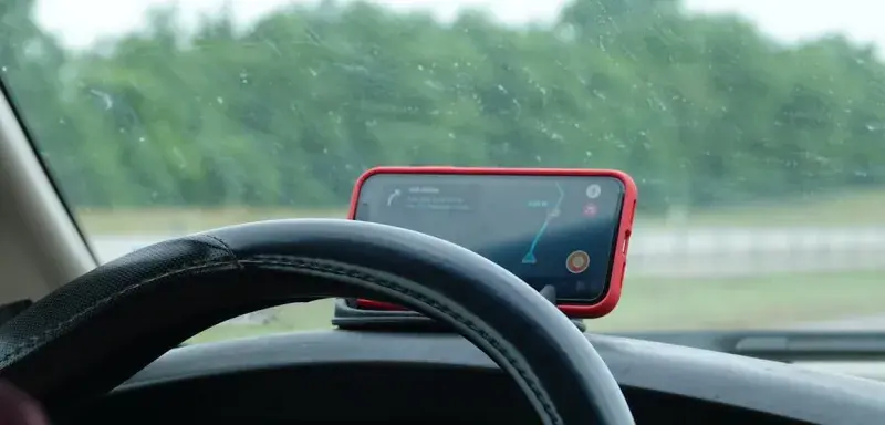 GPS et applications de navigation Waze en voiture