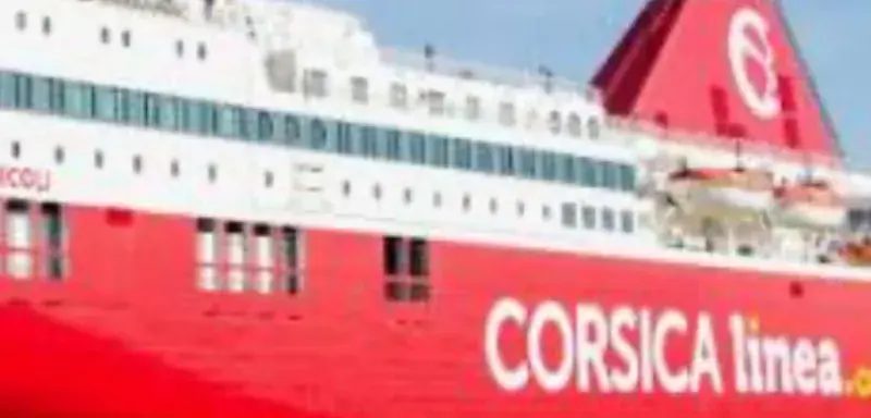 Ferry Corsica Linea en mer Méditerranée reliant Marseille à Alger