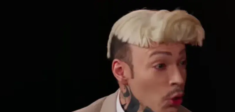 Bruno Moneroe, ex-candidat de La Nouvelle Star, lors de son interview sur Les Incorrectibles