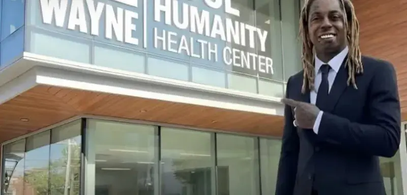 Lil Wayne, rappeur américain engagé dans la philanthropie et le soutien aux communautés vulnérables