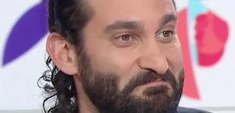 Illustration pour l'article: En plein direct des JO d'hiver de Milan-Cortina, un commentateur suisse remet en question la partici