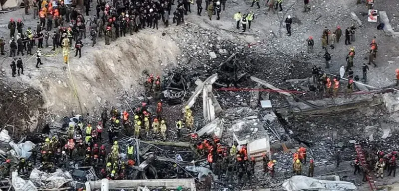 Secours et décombres après la frappe de missile iranien sur Beit Shemesh en Israël