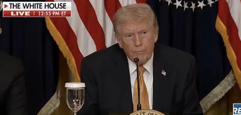 Illustration représentant la crise du détroit d'Ormuz et les tensions diplomatiques entre les États-Unis et leurs alliés