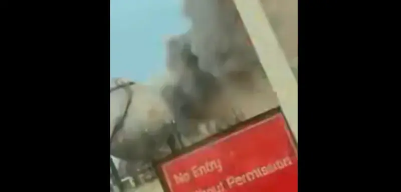 Fumée s'élevant de la raffinerie de Ras Tanura en Arabie Saoudite après l'attaque iranienne