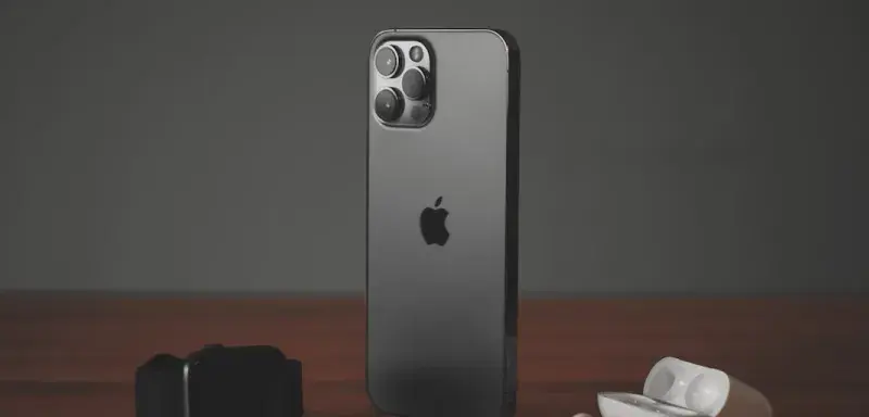 iPhone Apple smartphone sur fond moderne