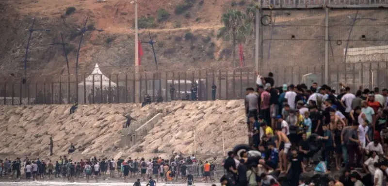 Tensions migratoires entre l'Italie et l'Espagne suite à la crise de Ceuta