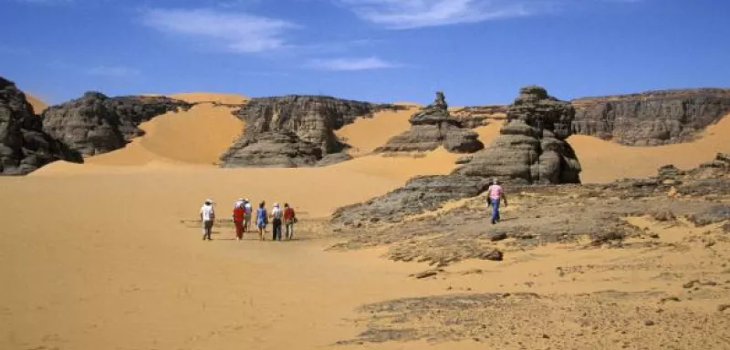 DR:  62 migrants clandestins africains sauvés dans le désert algérien   62 migrants clandestins africains sauvés dans le désert algérien