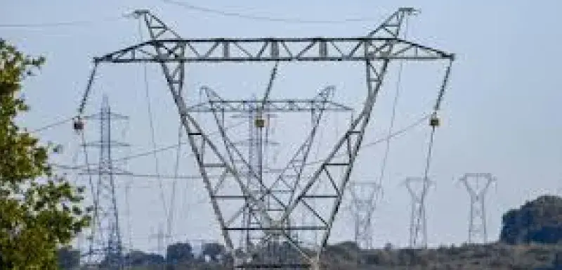 Les prix de l’électricité atteignent un nouveau pic en janvier 2026. Entre dépendance européenne et hiver rigoureux, les ménages français s’inquiètent.