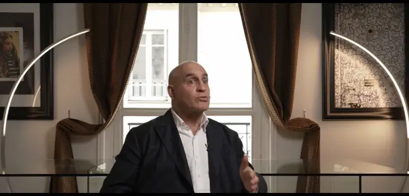 Le recruteur de mannequins Daniel Siad, suspecté d'avoir été un rabatteur pour Jeffrey Epstein, a été retrouvé mort lundi à son domicile dans les Hauts-de-Seine.