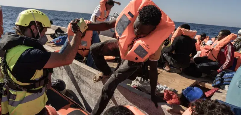 En Méditerranée, les naufrages se multiplient. L’Europe ferme ses frontières, mais les politiques migratoires ne produisent que drames humains et profits pour les passeurs.