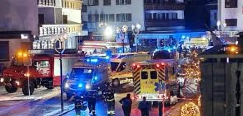 À Crans‑Montana, après l’incendie du Nouvel An qui a fait 40 morts et plus de 100 blessés, la Suisse vit l’un de ses pires drames. Les familles attendent toujours des nouvelles