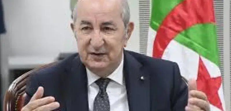 ces hausses sociales sont les bienvenues à un moment critique : elles offrent un répit, un sursis, un peu d’oxygène pour des millions d’Algériens