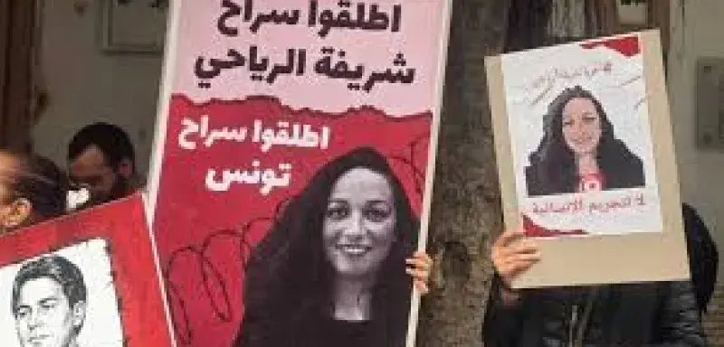 En Tunisie, la justice libère des travailleurs humanitaires. Un jugement symbolique qui relance le débat sur la solidarité et la migration en Méditerranée.
