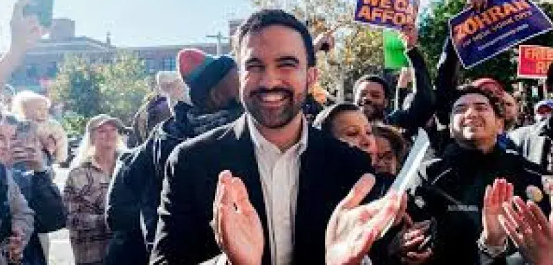 Son élection cristallise l’émergence d’un visage différent de l’Amérique — multiculturel, jeune, plus revendicatif, mais aussi très conscient des fractures sociales et économiques