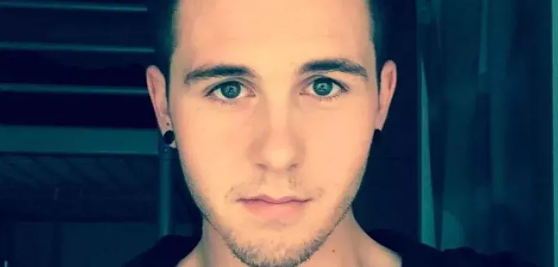 Alex : "Un soir, je me suis couché dans un champ, je me suis taillé les veines, je ressentais cette douleur, mais je n'avais qu'une envie, en finir avec la vie, cette vie."