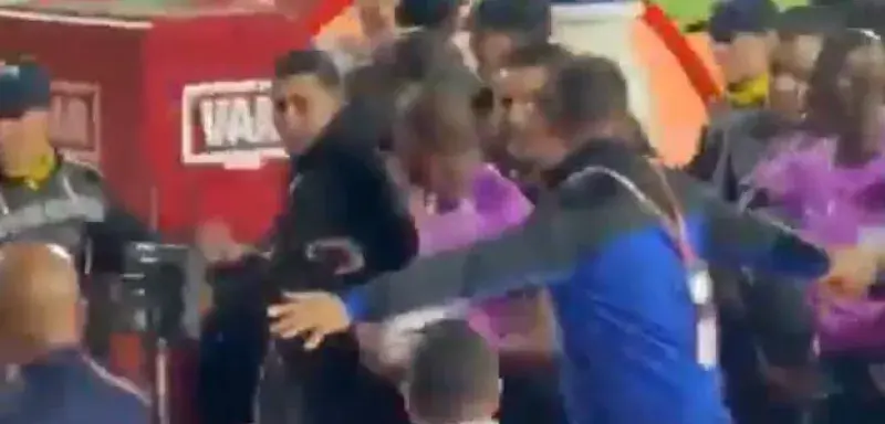 Scènes de tension au Stade de Marrakech après la défaite de l'Algérie face au Nigéria (0-2)