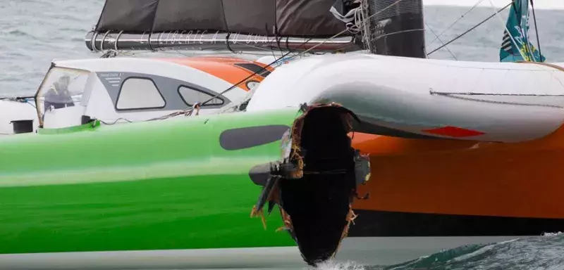 Avarie du Sodebo Ultim' de Thomas Coville sur la Route du Rhum 2014. © A. Courcoux Avarie du Sodebo Ultim' de Thomas Coville sur la Route du Rhum 2014. © A. Courcoux