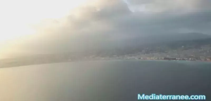 Parce que la vie est plus forte que la mort semée par la folie terroriste, parce que la Promenade de Nice sera toujours sublime et sublimée, nous avons mis en musique cette vidéo d’atterrissage d’un avion à l’aéroport de Nice. Parce que la vie est plus forte que la mort semée par la folie terroriste, parce que la Promenade de Nice sera toujours sublime et sublimée, nous avons mis en musique cette vidéo d’atterrissage d’un avion à l’aéroport de Nice.