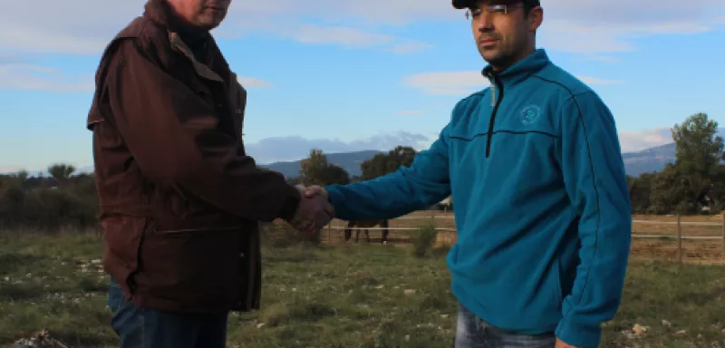 Frédéric Pradaud, du collectif « Cheval en colère », et Huges Calvin, le président du CELR, unis contre l'augmentation de la TVA à 19,6 %. (DR)  Frédéric Pradaud, du collectif « Cheval en colère », et Huges Calvin, le président du CELR, unis contre l'augmentation de la TVA à 19,6 %. (DR)