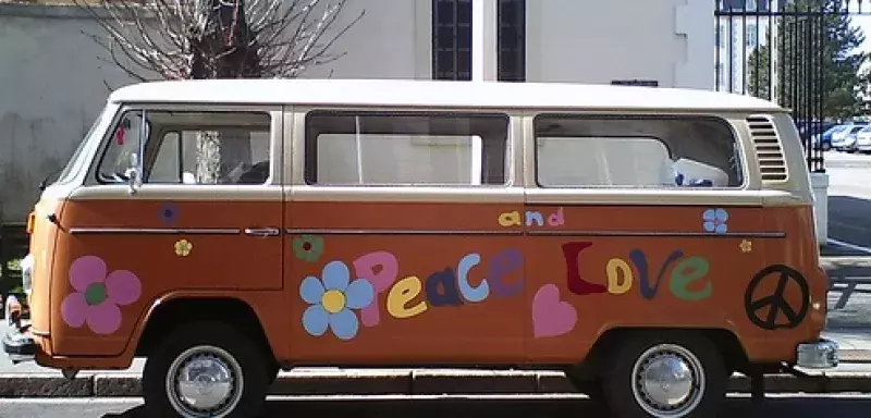 Un combi Volkswagen ayant une valeur “surtout sentimentale”. Voilà la “part d’ombre” révélée ce matin par le Premier ministre Jean-Marc Ayrault. (alainalele / Flickr)  