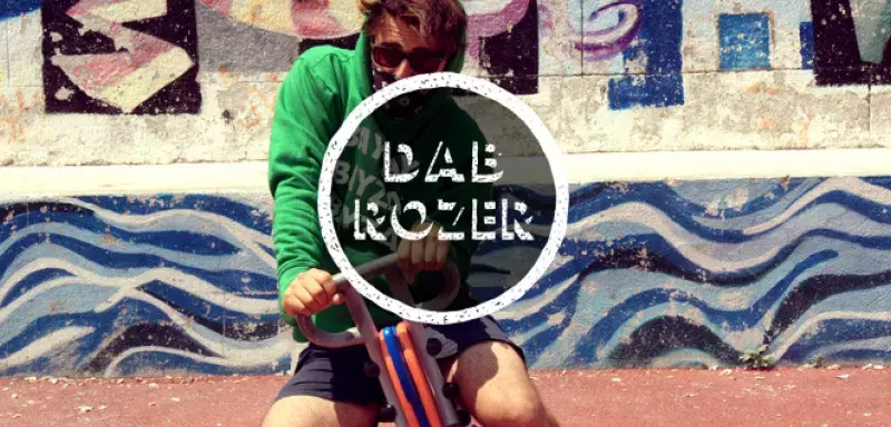 Après son vidéo clip "Le Phare", le rappeur Dab Rozer assurera la première partie du concert gratuit de Cris Cab, le 21 août, à Sète. Après son vidéo clip "Le Phare", le rappeur Dab Rozer assurera la première partie du concert gratuit de Cris Cab, le 21 août, à Sète.