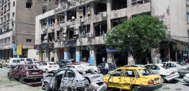 Damas est la cible quotidienne d’attentats, comme ici le 30 avril dernier. Les raids menés par Israël ce week-end font redouter que la situation ne s’embrase encore davantage dans la région. (Xinhua)  