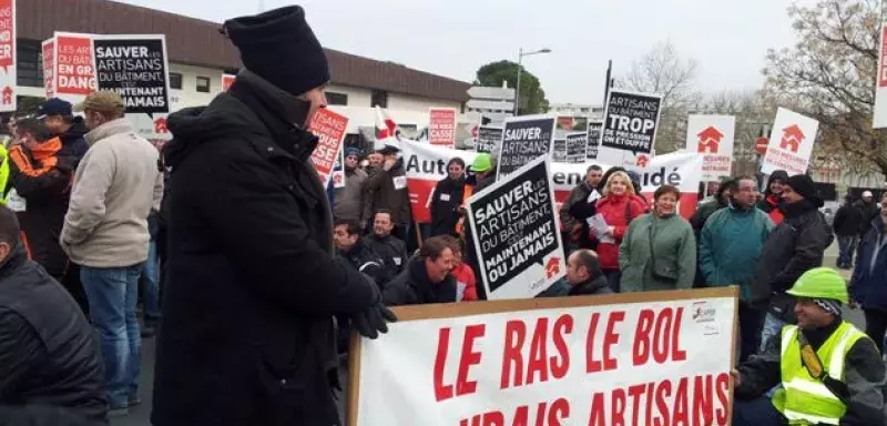 Ils étaient plusieurs milliers à défiler, hier, comme ici à Montpellier, où 300 manifestants se sont rendus jusqu'à la préfecture de l'Hérault. (DR) Ils étaient plusieurs milliers à défiler, hier, comme ici à Montpellier, où 300 manifestants se sont rendus jusqu'à la préfecture de l'Hérault. (DR)