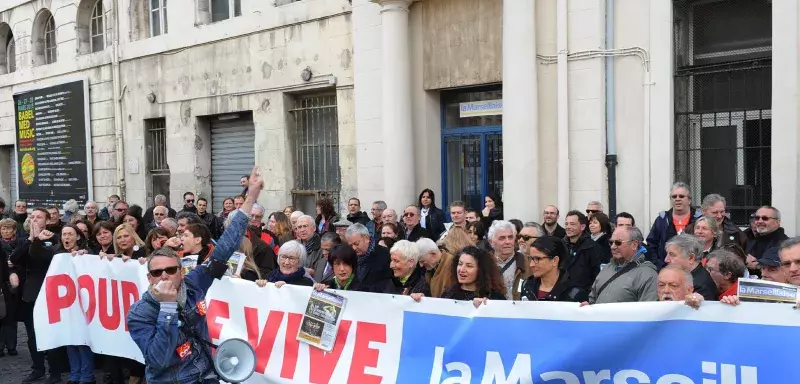Réunis à 10h ce matin devant le siège du journal situé Cours d'Estienne-d'Orves à Marseille, les salariés ont manifesté pour la survie du titre La Marseillaise. (DR) Réunis à 10h ce matin devant le siège du journal situé Cours d'Estienne-d'Orves à Marseille, les salariés ont manifesté pour la survie du titre La Marseillaise. (DR)