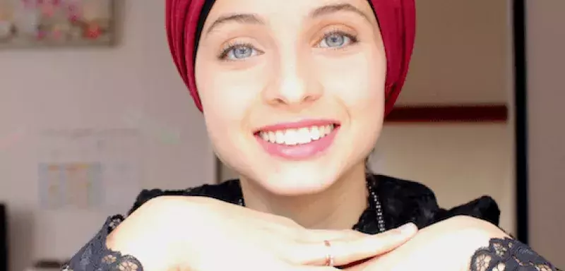 La chanteuse Mennel Ibtissem répond à la polémique autour de ses tweets après son passage à The voice La chanteuse Mennel Ibtissem répond à la polémique autour de ses tweets après son passage à The voice