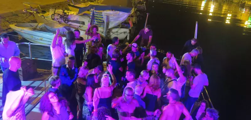 Aftermovie, sets électro en live vidéos, photos… Revivez le grand closing de l’Escapade EKN avec Paul Nazca, « On the Boat » en Camargue ! (© Nicolas Ethève)