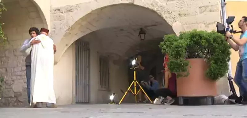 Depuis plusieurs semaines, ils sont une vingtaine à participer avec l'association Arts et Cultures à la réalisation d’un scénario consacré à la lutte contre la gangrène des prêcheurs du djihadisme en Syrie et donc, contre la gangrène du terrorisme tout court. (Capture d'écran TVSUD) Depuis plusieurs semaines, ils sont une vingtaine à participer avec l'association Arts et Cultures à la réalisation d’un scénario consacré à la lutte contre la gangrène des prêcheurs du djihadisme en Syrie et donc, contre la gangrène du terrorisme tout court. (Capture d'écran TVSUD)