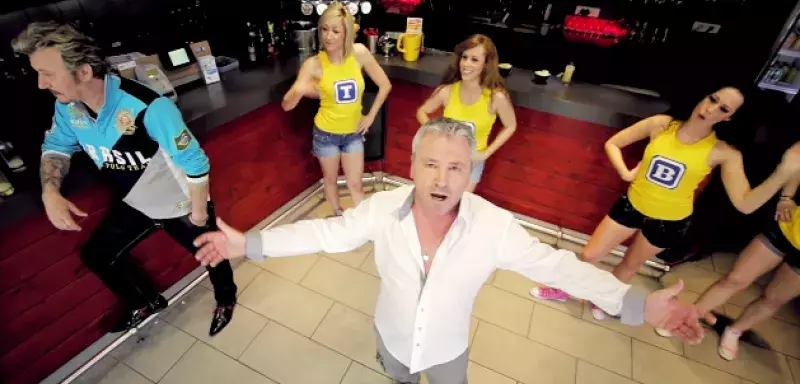 Ricoune dans ses grandes œuvres, avec Hervé Carrasco et Benoît Falip. Ricoune dans ses grandes œuvres, avec Hervé Carrasco et Benoît Falip.