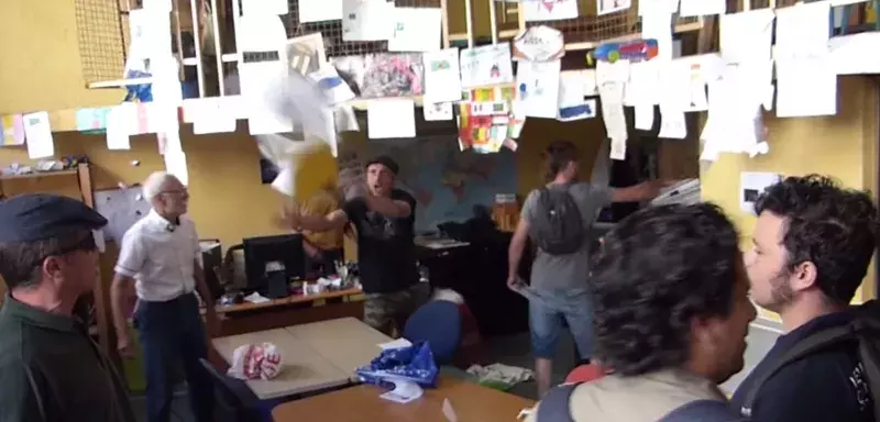 Ces faits ont été filmés et diffusés sur Facebook par les identitaires de la Ligue du Midi, à Montpellier, Kléber Mesquida, président du Département de l’Hérault annonce qu’une plainte a été déposée. (Capture d'écran) Ces faits ont été filmés et diffusés sur Facebook par les identitaires de la Ligue du Midi, à Montpellier, Kléber Mesquida, président du Département de l’Hérault annonce qu’une plainte a été déposée. (Capture d'écran)