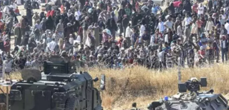 "environ 30.000 Syriens sont maintenant massés dans une zone proche de la frontière de la Turquie"... (DR)