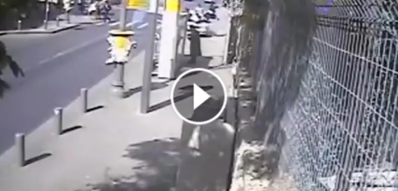 Ce matin, un terroriste a commis un attentat à Jérusalem à l'aide d'un véhicule et d'un couteau de boucher, la scène a été filmée. (Tsahal/Facebook)