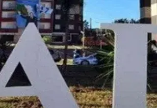 Façade d'un immeuble AADL proposant des locaux commerciaux à la vente en Algérie