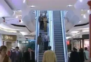 Agents de sécurité en grève devant le centre commercial Grand Littoral à Marseille