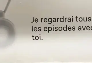 Publicité Friend.com dans le métro parisien - collier IA controversé