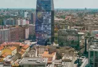 Vue aérienne d une ville avec de grands immeubles et des bâtiments bancaires