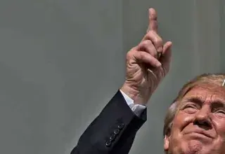 Illustration représentant des phénomènes aériens non identifiés dans le ciel américain