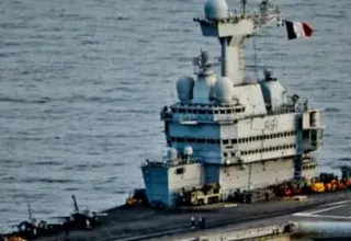 Le porte-avions Charles de Gaulle et son groupe aéronaval en déploiement