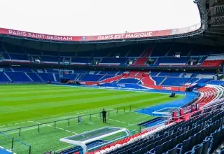 Supporters du PSG en liesse dans un stade